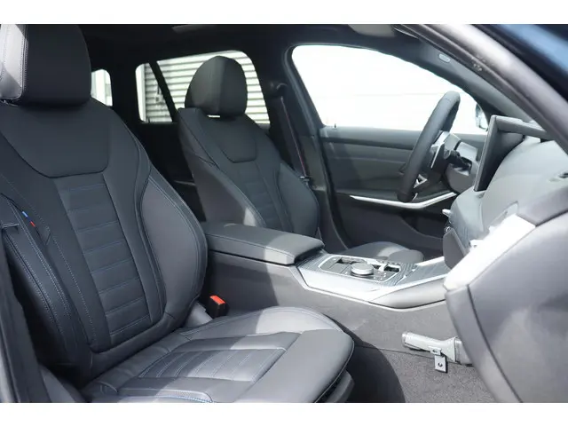 BMW 3 Serie Touring 330e 2025 Hybride Benzine 8