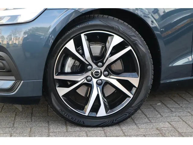Volvo V60 2.0 B3 Essential Edition 2024 Benzine 4