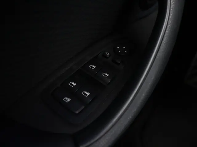 BMW X1 sDrive18i 2021 Benzine 36