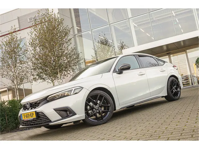 Honda Civic 2.0i e:HEV SPORT 2023 Hybride Benzine 25