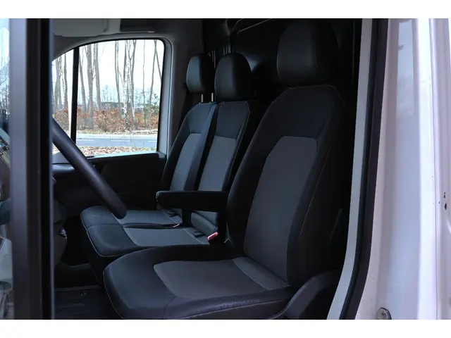 Volkswagen Crafter 2.0 TDI L3H3 2023 Diesel 13