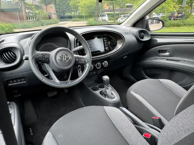 Toyota Aygo X 1.0 VVT-i S-CVT Play 2023 Benzine 12