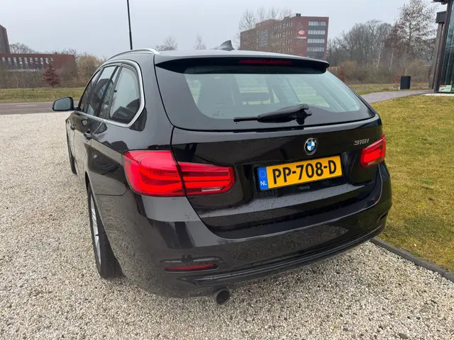 BMW 3 Serie Touring 318i Executive 2017 Benzine 5