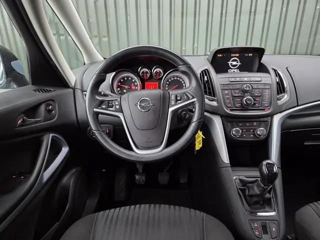 Opel Zafira Tourer 1.4 Berlin NAVIGATIE 2014 Benzine 16