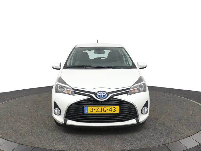 Toyota Yaris 1.5 Hybrid Dynamic 2015 Hybride Benzine 16