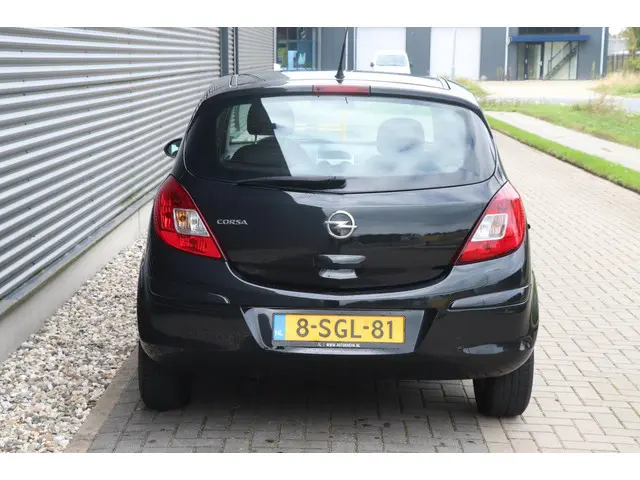 Opel Corsa 1.4-16V Berlin | 5 drs | Airco | NAP 2013 Benzine 15