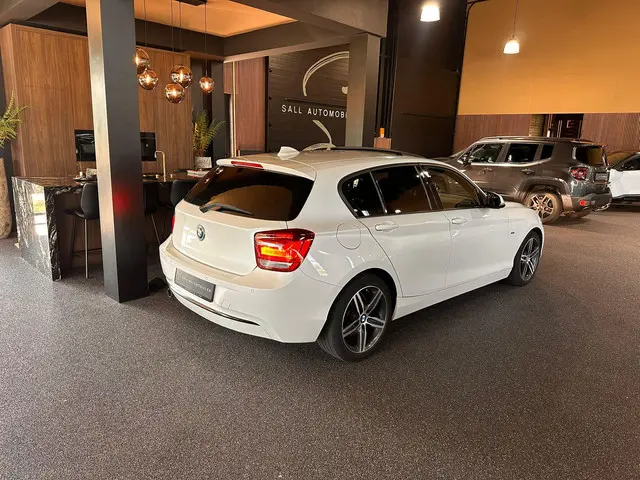 BMW 1 Serie 116i High Executive 2015 Benzine 4