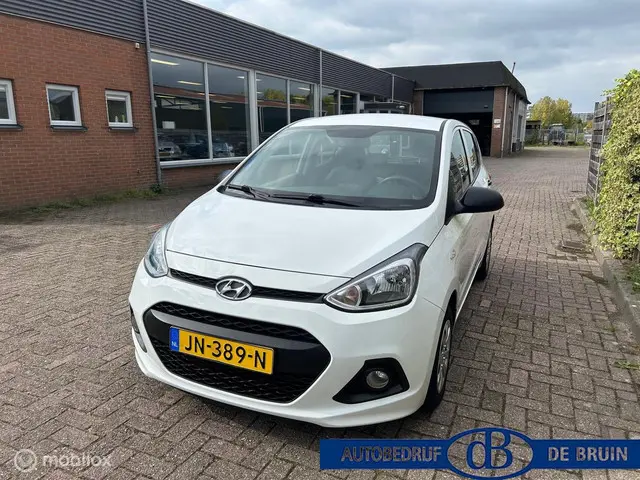 Hyundai i10 1.0i i-Drive 2016 Benzine 2