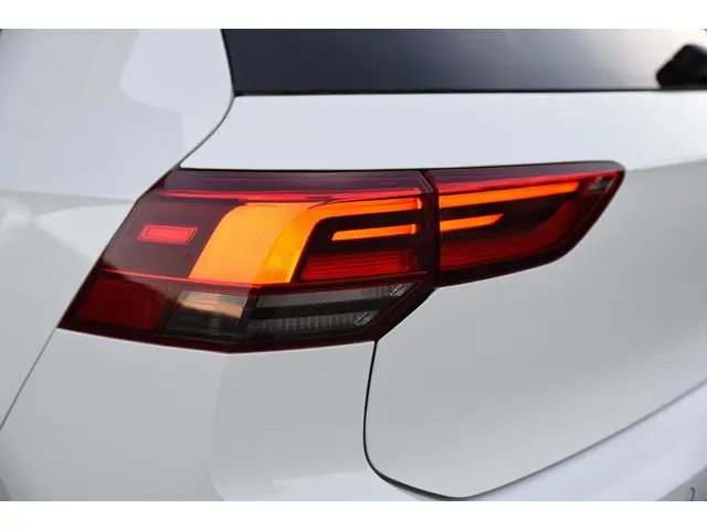 Volkswagen Golf 1.5 eTSI Style 2022 Benzine 24