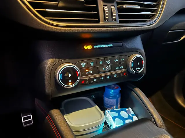 Ford Kuga 2.5 PHEV ST-Line X 2023 Hybride Benzine 10