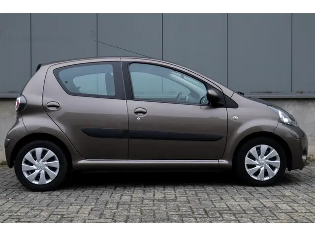 Toyota Aygo 1.0 VVT-i AUTOMAAT! 64.000km NAP! 2013 Benzine 3