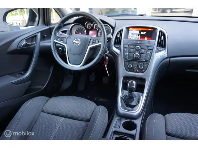 Opel Astra Sports Tourer 1.4 Turbo Business + 2015 Benzine 22