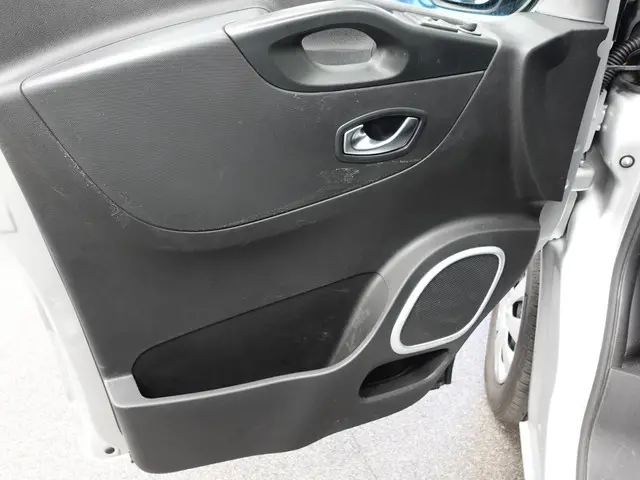 Renault Trafic Passenger 2.0 dCi 120 L2H1 2019 Diesel 8
