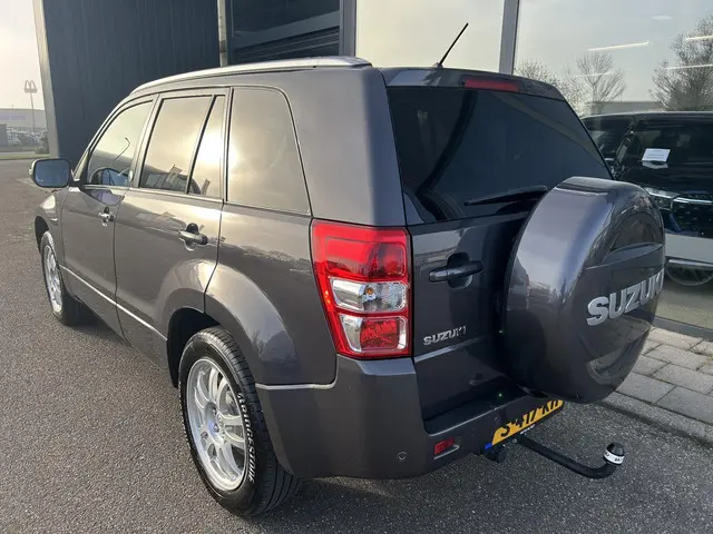 Suzuki Grand Vitara 2.4 Exclusive 2013 Benzine 6