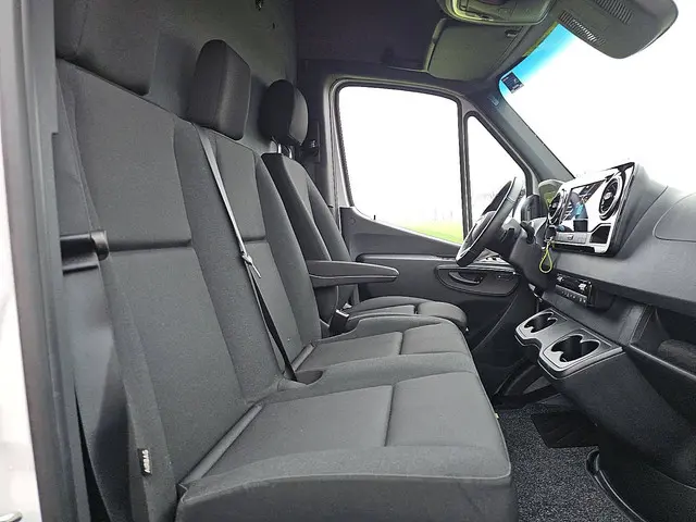 Mercedes-Benz eSprinter 320 2024 Elektrisch 7