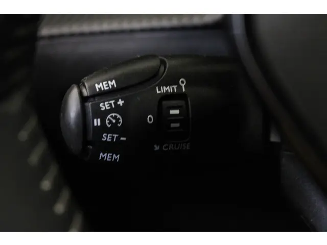 Peugeot 2008 1.2 PureTech Active Pack 2021 Benzine 18