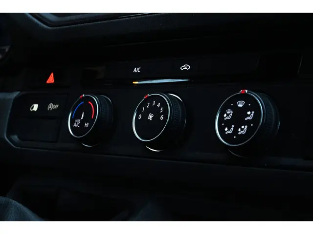 Volkswagen Crafter 2.0 TDI L3H3 2023 Diesel 15