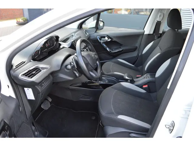 Peugeot 2008 1.2 VTi Access automaat 2014 Benzine 8