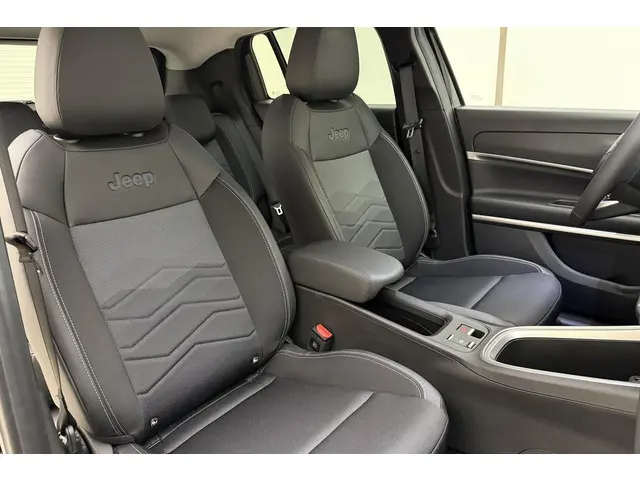 Jeep Avenger Summit 54 kWh 2025 Elektrisch 14