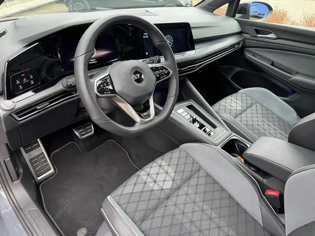 Volkswagen Golf 1.5 eTSI R-Line 2022 Benzine 21