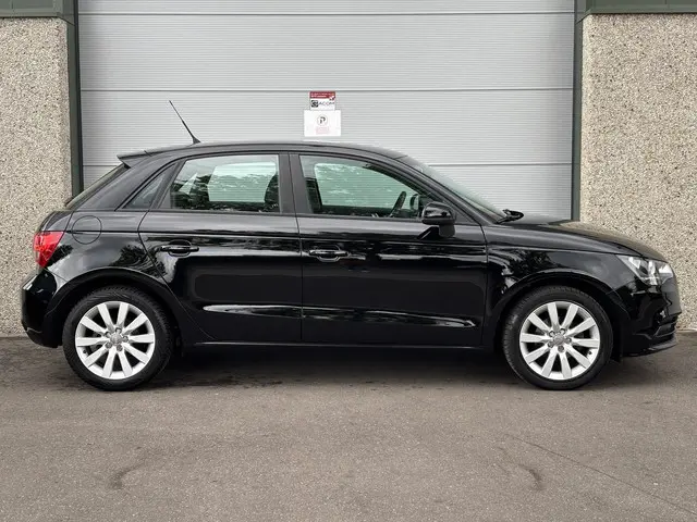 Audi A1 Sportback 1.2 TFSI Attr 2012 Benzine 6