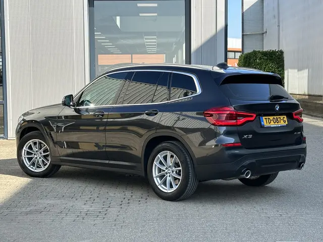 BMW X3 xDrive20i High Executive 2018 Benzine 33