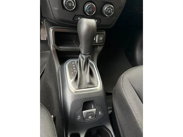 Jeep Renegade 1.3T Limited 2019 Benzine 22