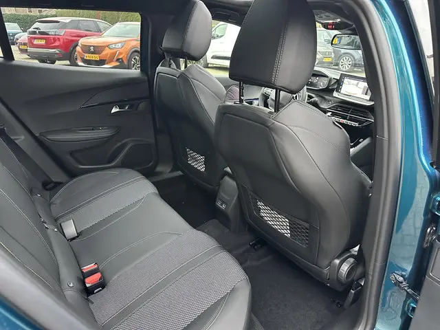 Peugeot 2008 1.2 Hybrid 145 PK GT 2025 Hybride Benzine 34