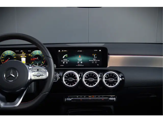 Mercedes-Benz A-Klasse AMG 35 4MATIC 2022 Benzine 49