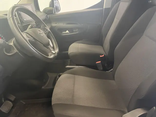 Opel Combo 130pk L1H1 2023 Diesel 39