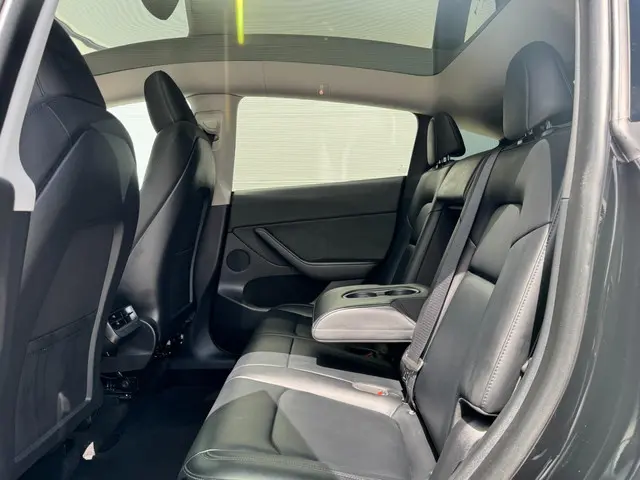 Tesla Model Y RWD 58 kWh FSD 2023 Elektrisch 21