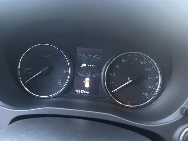 Mitsubishi Outlander 2.4 PHEV Pure + 2020 Hybride Benzine 12