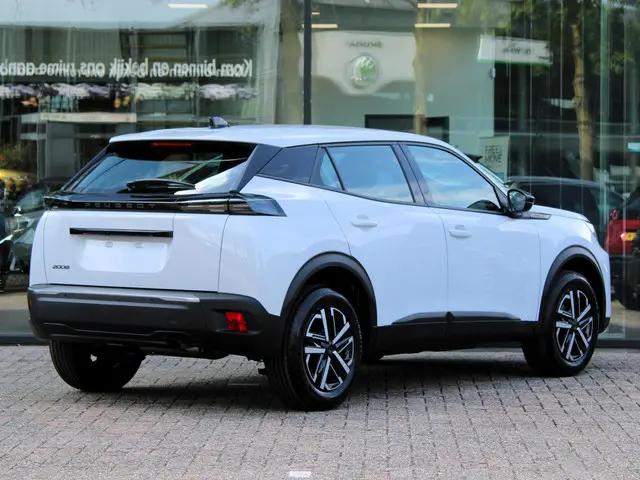 Peugeot 2008 1.2 PureTech 100 Style 2025 Benzine 5