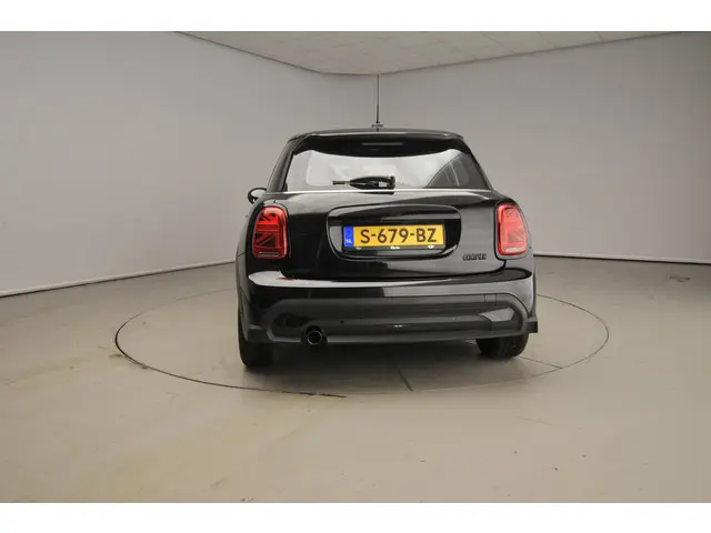 MINI 5-Deurs Cooper 2023 Benzine 3
