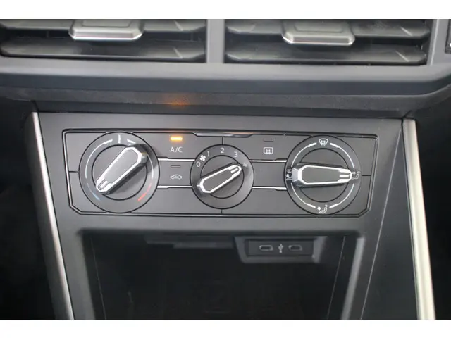Volkswagen Polo 1.0 TSI Comfortline 2021 Benzine 17