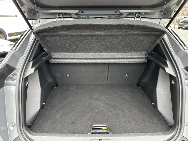 Peugeot 2008 1.2 Hybrid 145 PK GT 2025 Hybride Benzine 35