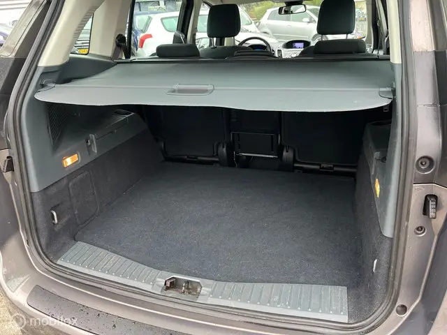 Ford Grand C-Max 1.0 Titanium 2013 Benzine 17