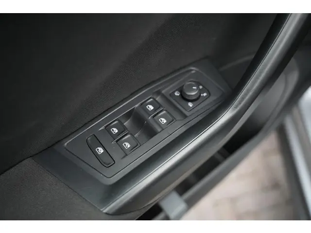 Volkswagen T-Roc 1.0 TSI Life 2023 Benzine 17