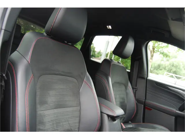 Ford Kuga 2.5 PHEV ST-Line X 225PK 2022 Hybride Benzine 38