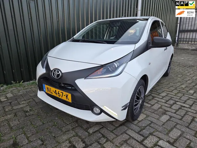 Toyota Aygo 1.0 VVT-i X-Play NAVI 2017 Benzine