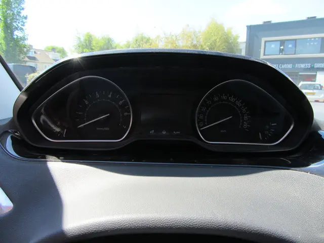 Peugeot 208 1.6 VTi Allure Rosé goud 2013 Benzine 14