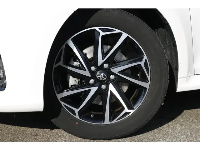 Toyota Yaris 1.5 Hybrid Dynamic 2023 Hybride Benzine 3