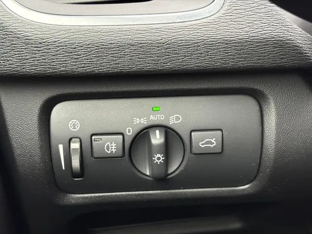 Volvo V40 1.5 T2 Edition+ 2018 Benzine 24