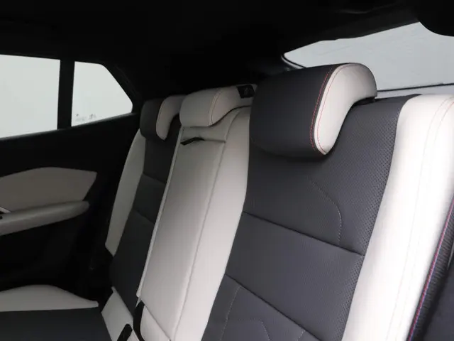 BMW X2 sDrive20i Launch Edition 2024 Benzine 16