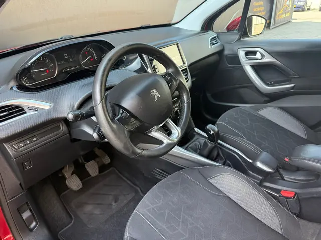 Peugeot 2008 1.2 PureTech Blue Lion 2017 Benzine 29