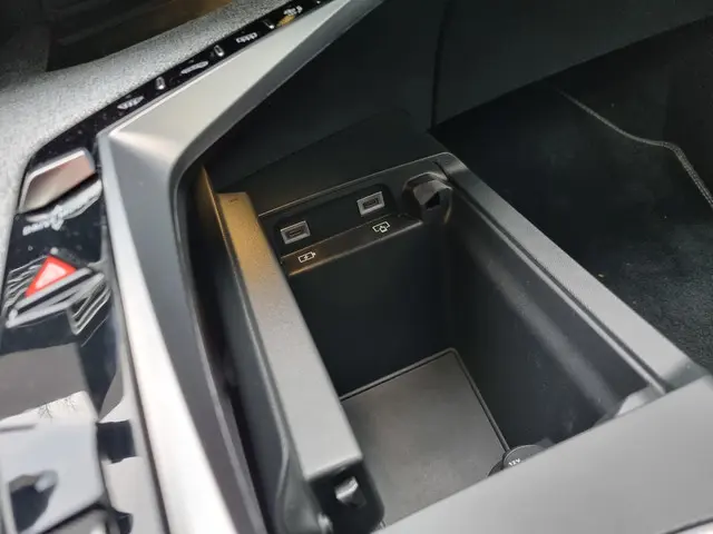 Peugeot 3008 1.2 Hybrid 136 GT 2024 Hybride Benzine 19