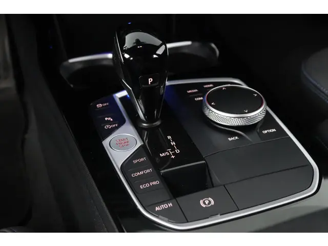 BMW 1 Serie 118i Business Edition 2022 Benzine 23