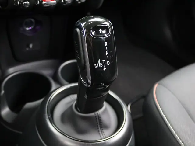 MINI 5-Deurs Cooper 2023 Benzine 12