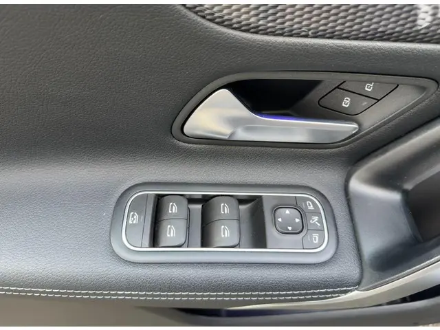 Mercedes-Benz CLA 180 Luxury Line 2022 Benzine 14