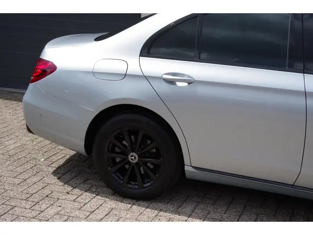 Mercedes-Benz E-Klasse 200 Prestige 2017 Benzine 28